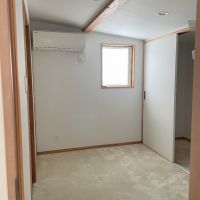 千葉県市原市高滝の売買物件/２階の居室の様子。２階には大小２部屋にウォークインクロゼットが