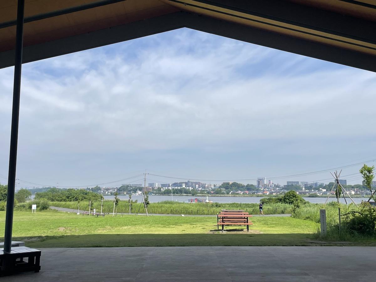 千葉県我孫子市白山の賃貸物件/道の駅の休憩スペースから物件マンションが見えました！