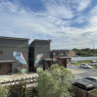 千葉県長生郡一宮町一宮の売買物件/ベランダから山方向を眺める。奥に建設中なのはショッピングモール