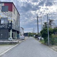 千葉県長生郡一宮町一宮の売買物件/海側から前面道路を眺める。道幅も十分な広さ