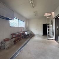 千葉県富津市竹岡の売買物件/奥には暗室があり、梯子を登ると屋根裏部屋があります。