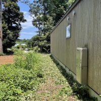 千葉県いすみ市岬町椎木の売買物件/建物裏側。左側がフォレストリビング