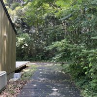 千葉県いすみ市岬町椎木の売買物件/駐車スペースを反対側から。耐久性の高い鉄枕木が敷かれています