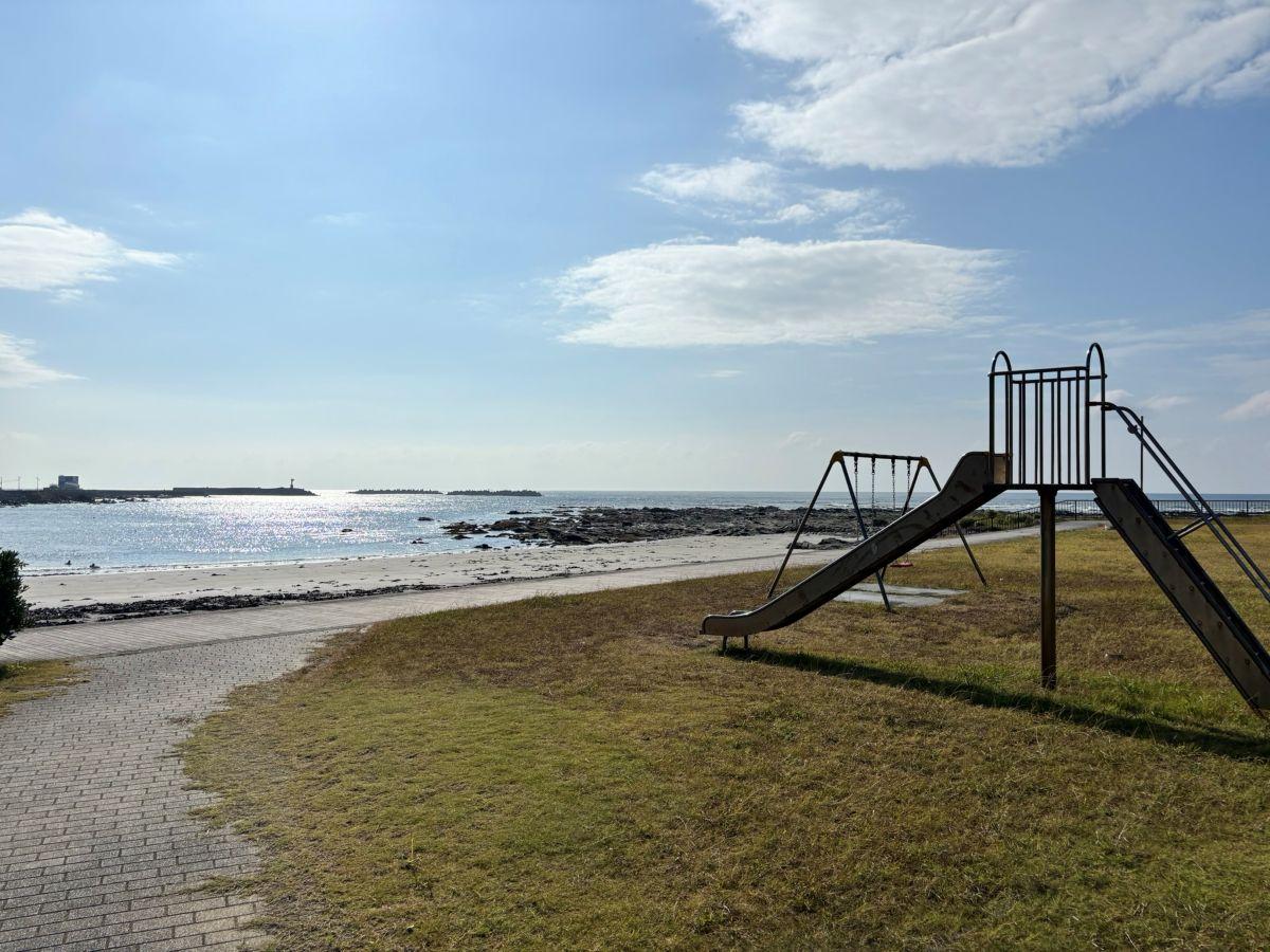 千葉県南房総市白浜の売買物件/物件から徒歩10分の潮浦海水浴場と隣接する公園