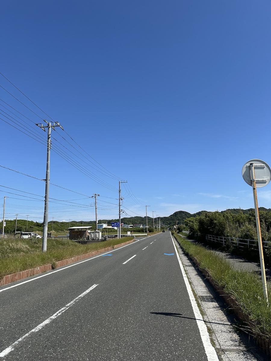 千葉県館山市佐野の売買物件/前面道路を南東側に眺める