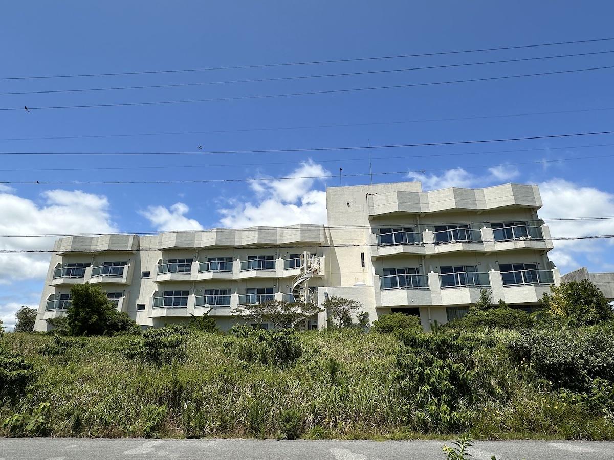千葉県長生郡一宮町東浪見の売買物件/物件建物を東側から眺める。まだまだ頑張れそう