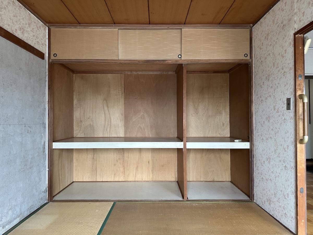 千葉県我孫子市緑の売買物件/南側和室の収納の様子（襖を取って撮影しています）