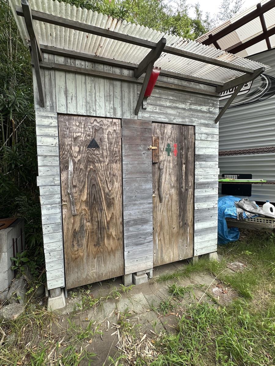 千葉県長生郡一宮町一宮の賃貸物件/敷地内には共用のシャワールームとトイレが