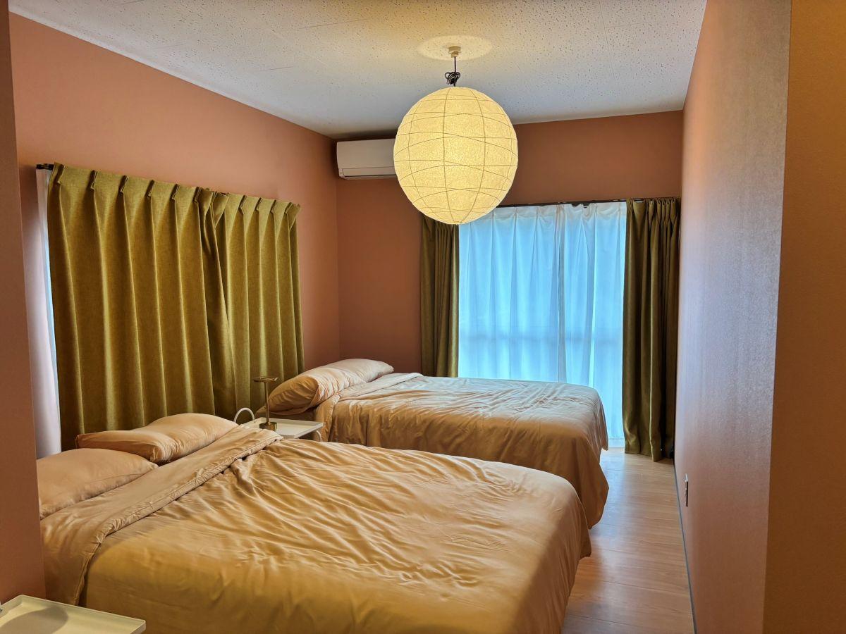千葉県旭市足川の売買物件/宿泊棟：個室。ほかに黄、緑を基調とした寝室があります