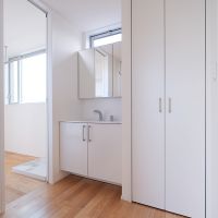 福岡市南区筑紫丘の賃貸物件/その脇の脱衣所。収納が多すぎて嬉しい。