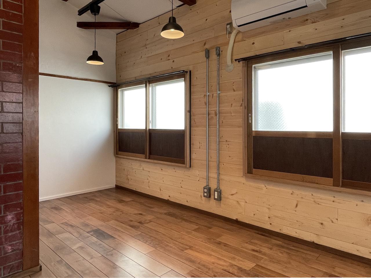 福岡市南区玉川の賃貸物件/床はサクラの無垢フローリング。
