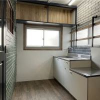 福岡市南区玉川の賃貸物件/キッチン。（別部屋の写真のため窓の数が一部違います。）
