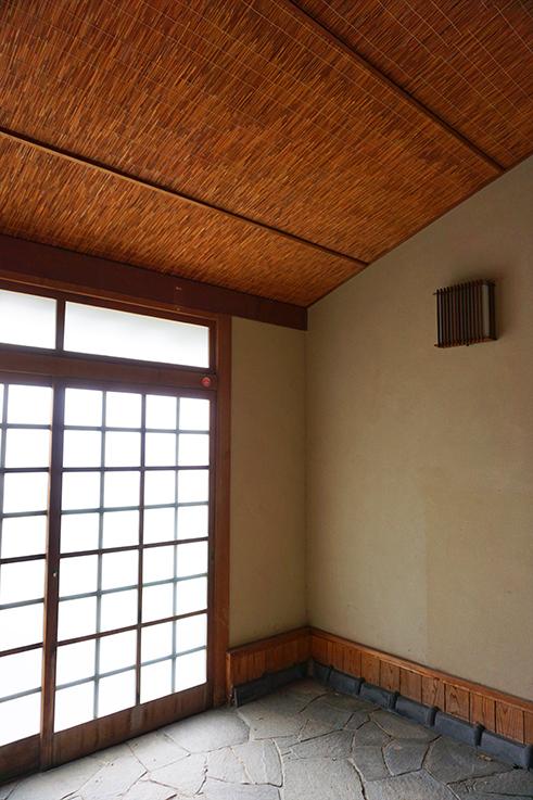 糸島市志摩井田原の売買物件/玄関の造作。造りが良くて、ぐっときます。