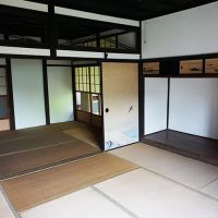 糸島市志摩井田原の売買物件/玄関横の畳の間。畳を変えるだけで雰囲気一変しそう。