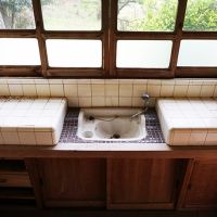 糸島市志摩井田原の売買物件/お手洗い。今はないタイルを用いた可愛らしい意匠。磨けば光りそう。