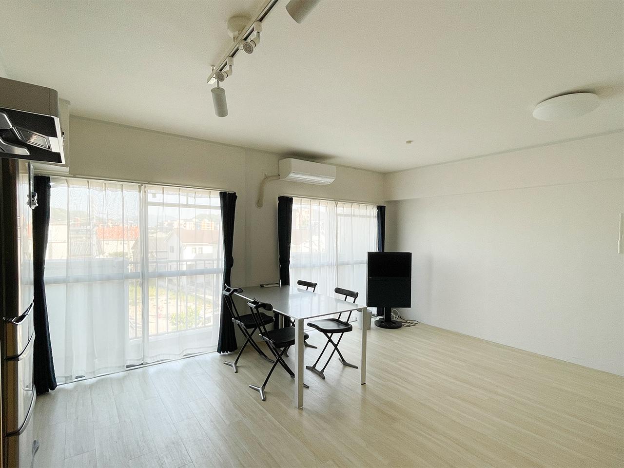 福岡市西区今宿の賃貸物件/白を基調とした明るい室内（デスク・チェア・TVは撤去されています。）
