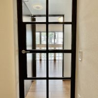 福岡市中央区大濠の賃貸物件/個人的に好きなドア。光が抜けます。