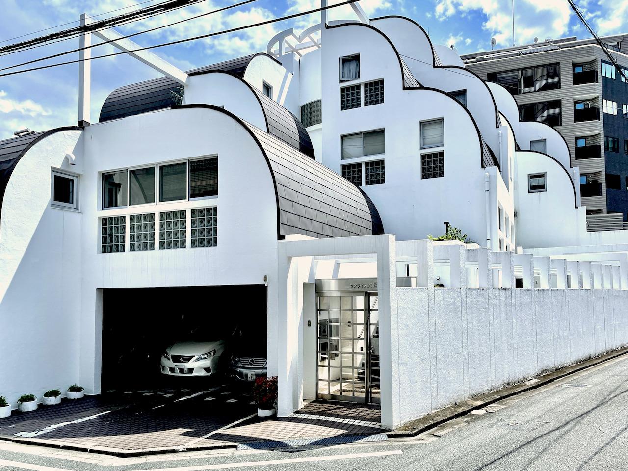 福岡市中央区大濠の賃貸物件/モコモコとアールの屋根が特徴的。