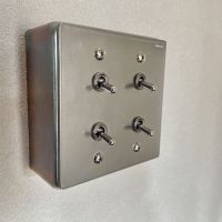 福岡市城南区金山団地の賃貸物件/照明のトグルスイッチ。パチパチ電気つけるだけで楽しくなりそう。