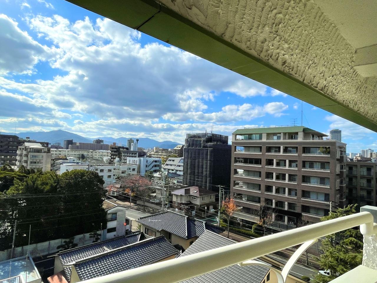 福岡市中央区大濠の賃貸物件/グリーンの軒先が可愛い。