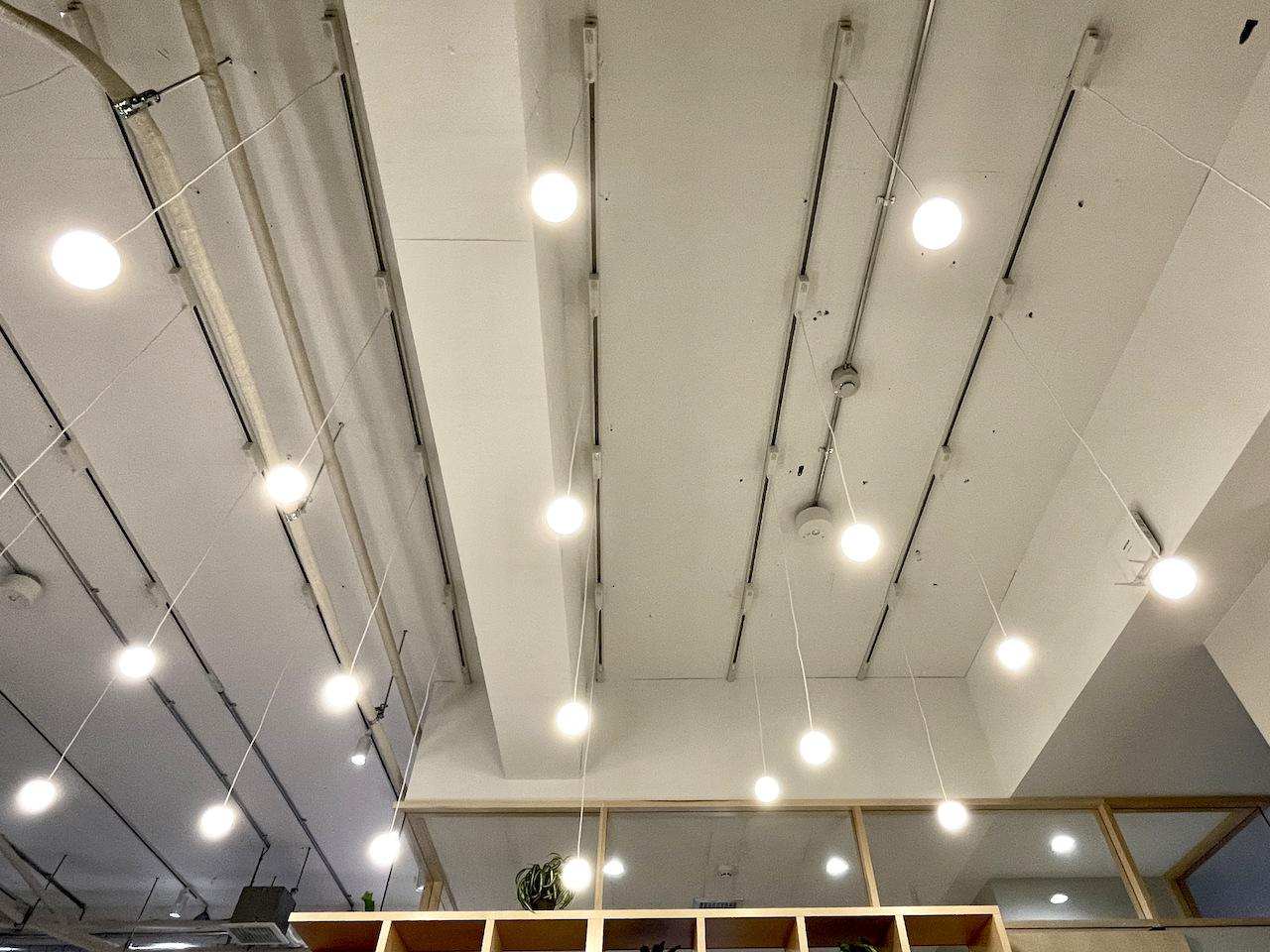 福岡市中央区大名の賃貸物件/天井には無数の星のような照明。