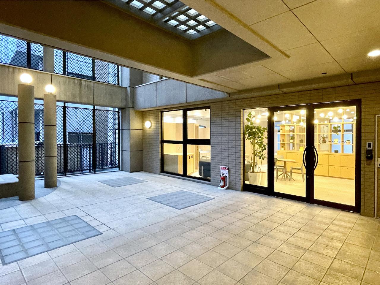 福岡市中央区大名の賃貸物件/入り口前。外から見ても輝いてます。