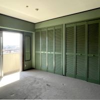 福岡市城南区長尾の売買物件/グリーンを基調とした洋室。床はカーペットになります。