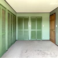 福岡市城南区長尾の売買物件/左は収納で奥の２つの扉は・・・。