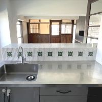 福岡市城南区長尾の売買物件/タイルが可愛いキッチンに立つとこんな感じ。