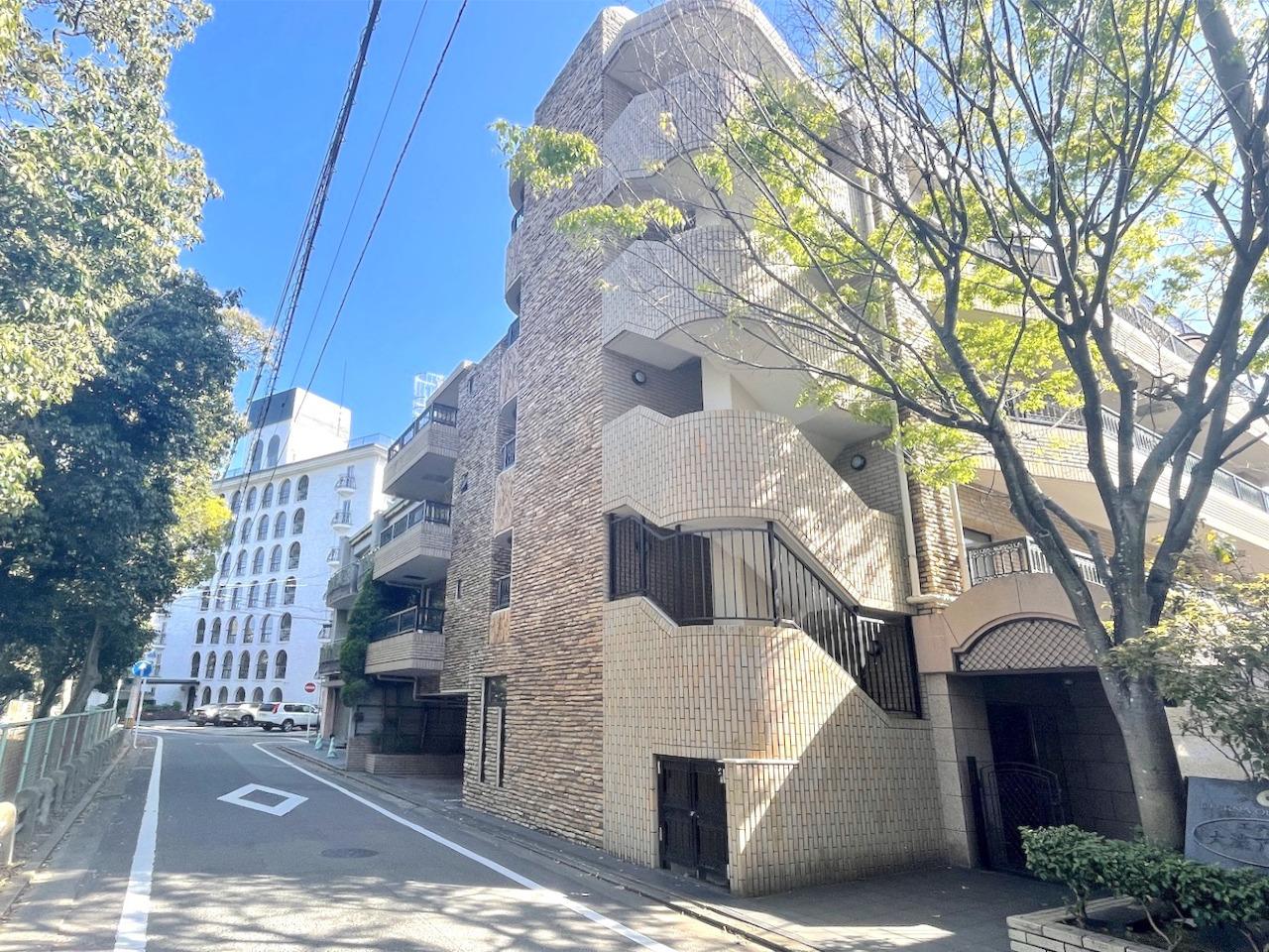 福岡市中央区大濠の賃貸物件/大濠公園から道を挟んですぐの立地。朝の散歩には困りませんね。