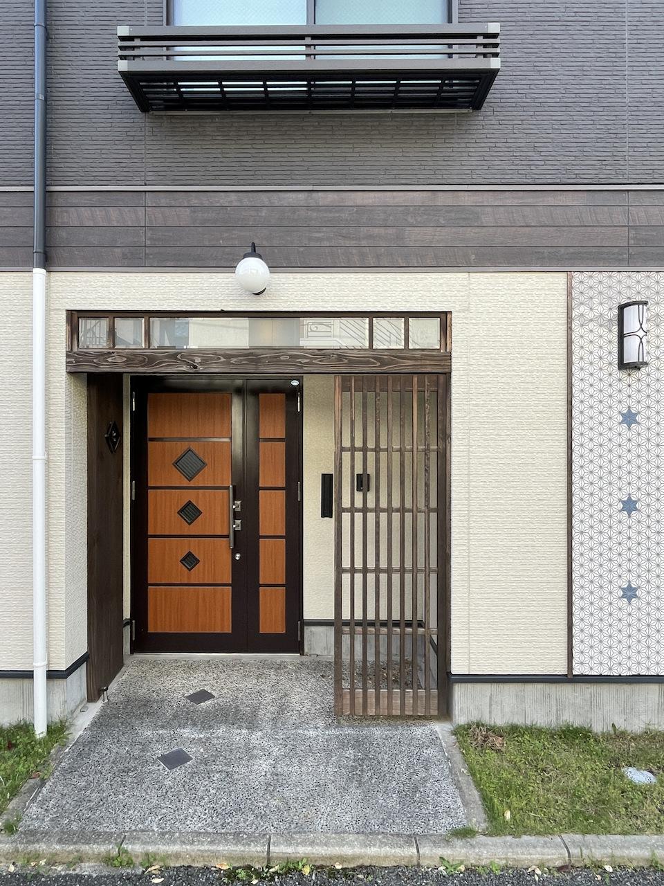 福岡市博多区堅粕の賃貸物件/住居とは思えない入り口。