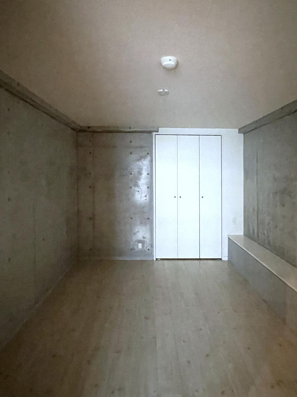 福岡市西区姪浜駅南の賃貸物件/サービスルーム。余計なものはなく集中できそうです。