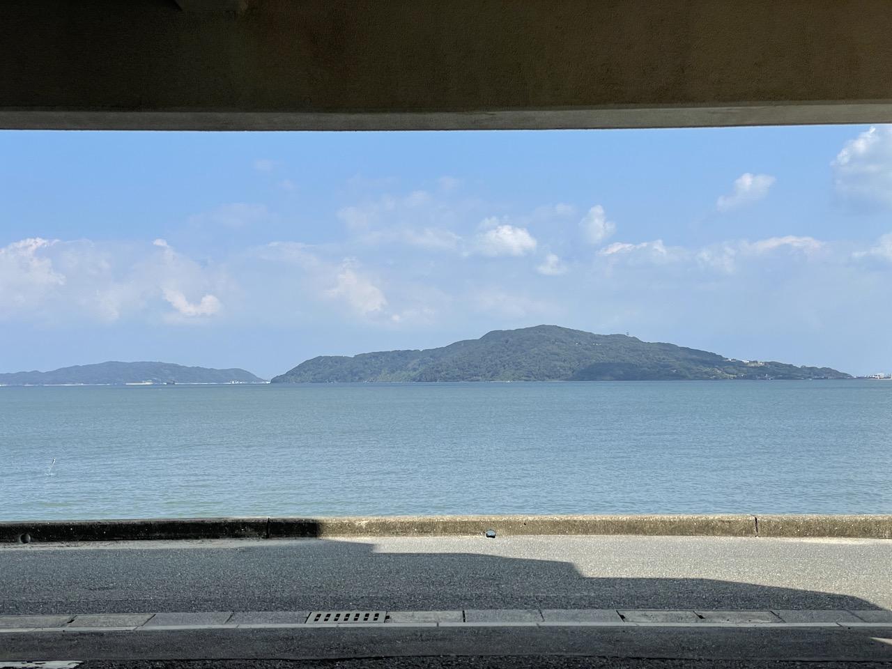 福岡市西区今宿の売買物件/道路を渡れば海岸というロケーション。