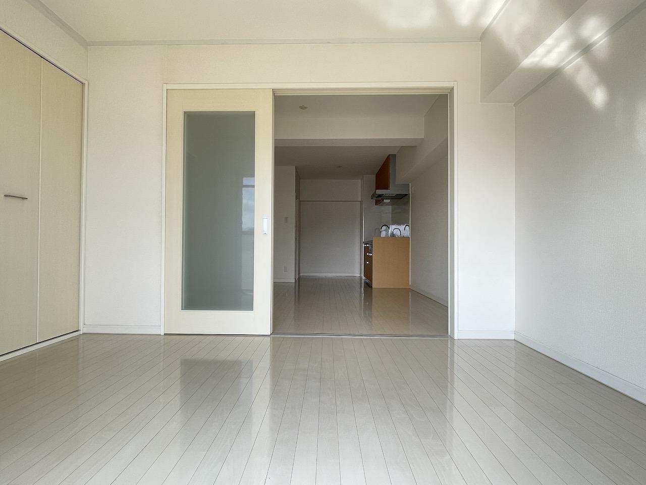 福岡市西区今宿の売買物件/白を基調にした清潔感のあるお部屋。