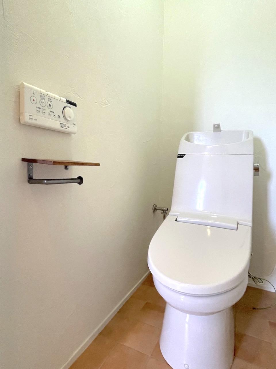 福岡市南区高宮の売買物件/温水洗浄器付き便座。