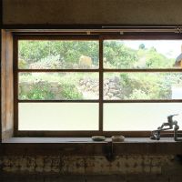 うきは市浮羽町流川の売買物件/土間からの眺め。どこにいても緑に囲まれてる感じ、素敵だよなあ。