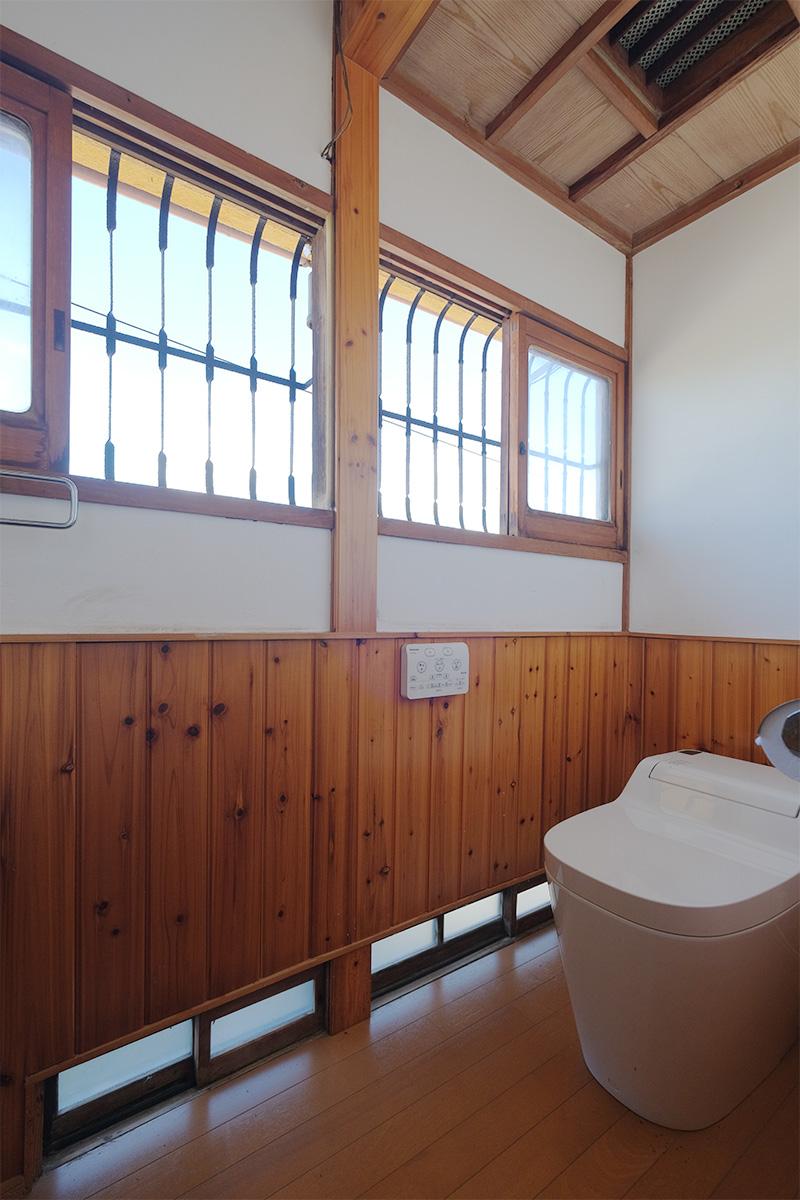 うきは市浮羽町流川の売買物件/トイレでこんなデカい採光面見たことあります！？ちなみに、トイレ自体はかなり新しい。