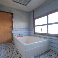 うきは市浮羽町流川の売買物件/お風呂も明るいー！けどっ、改装をオススメします。