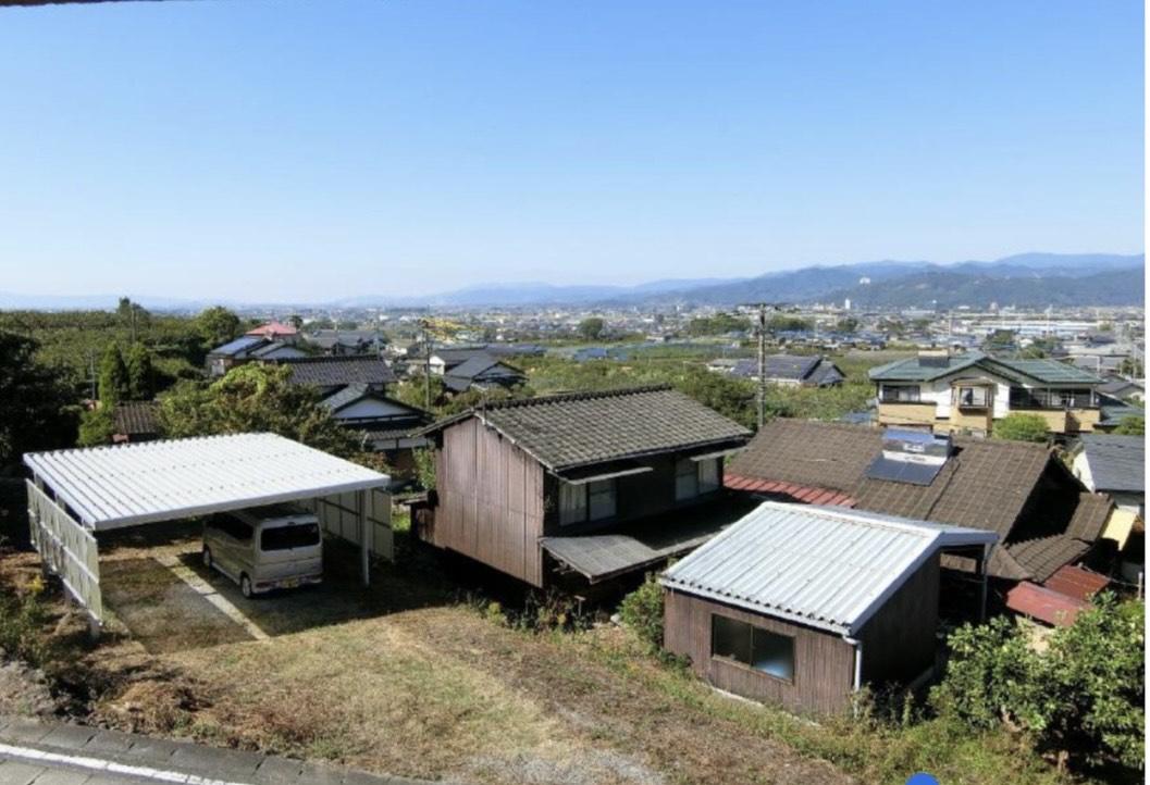 うきは市浮羽町流川の売買物件/左手カーポート内に2台、縦列で複数台駐車可能。