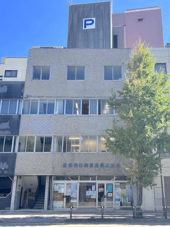 福岡市中央区天神の賃貸物件/雑居ビルの2階3階にそのオフィスがあります。