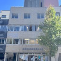 福岡市中央区天神の賃貸物件/雑居ビルの2階3階にそのオフィスがあります。