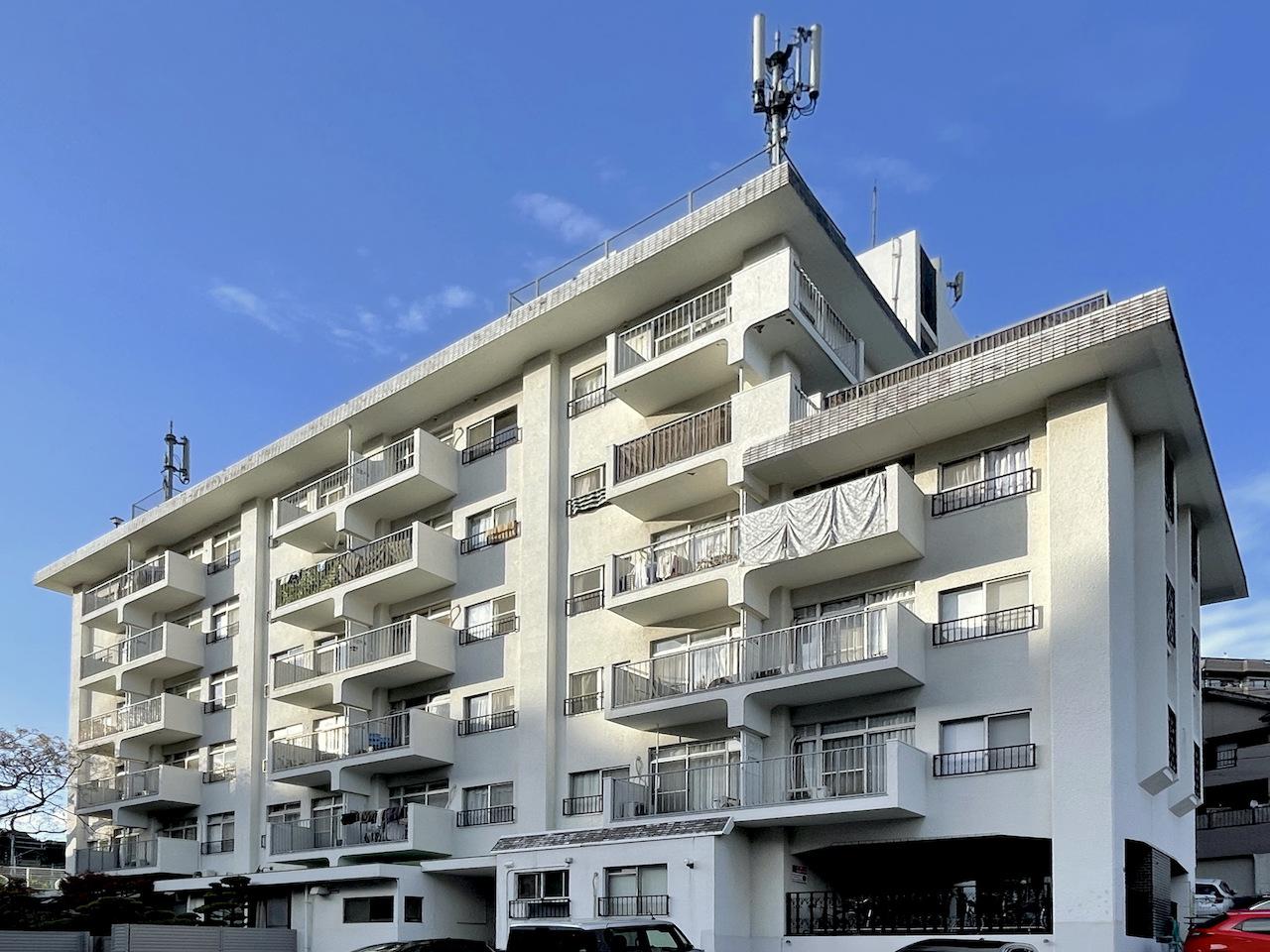 福岡市中央区平尾浄水町の賃貸物件/建物外観どんっと。重鎮の佇まい。