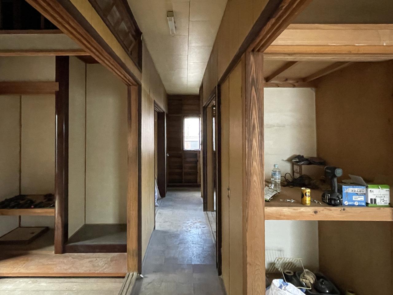 大牟田市古町の賃貸物件/廊下。昔ながらの雰囲気ありますが、この景色もすぐに生まれ変わるだろうな。
