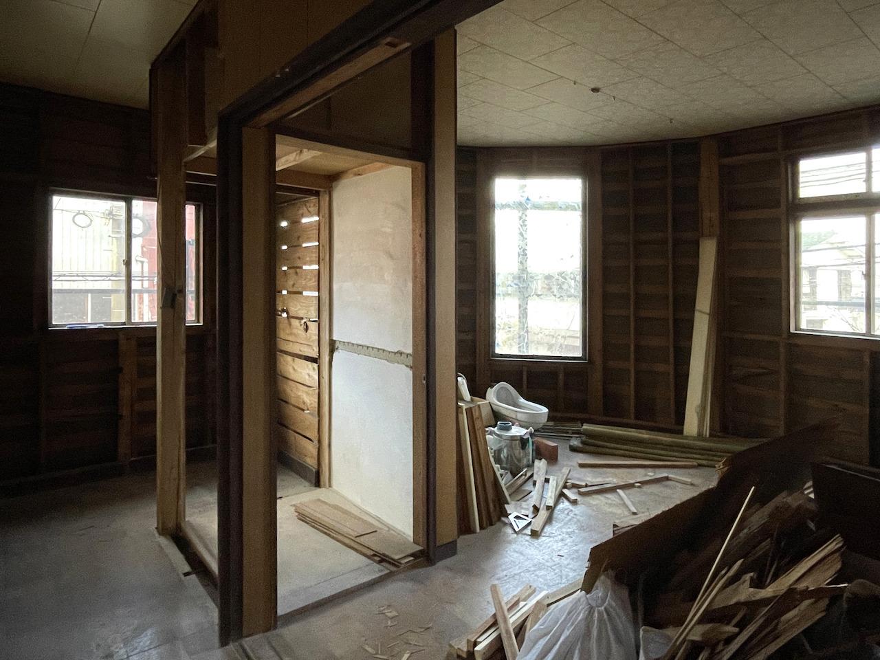 大牟田市古町の賃貸物件/C区画。ここは解体途中ですが、アールが良い感じ。