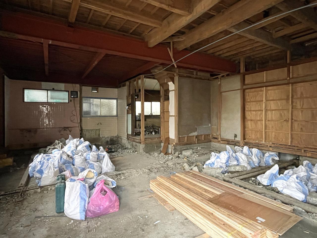 大牟田市古町の賃貸物件/1階はカフェになる予定。解体された状態を見ると広いですね。