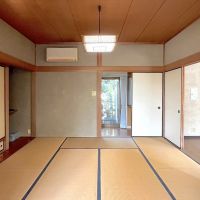 久留米市御井町の売買物件/柱や梁が室内から見える状態に仕上げられた真壁和室。