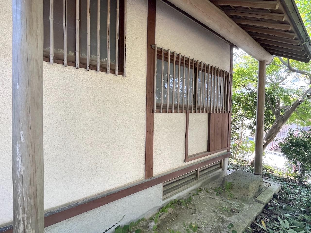 久留米市御井町の売買物件/躙口（にじりぐち） と呼ばれる、茶室の客の出入り口。
