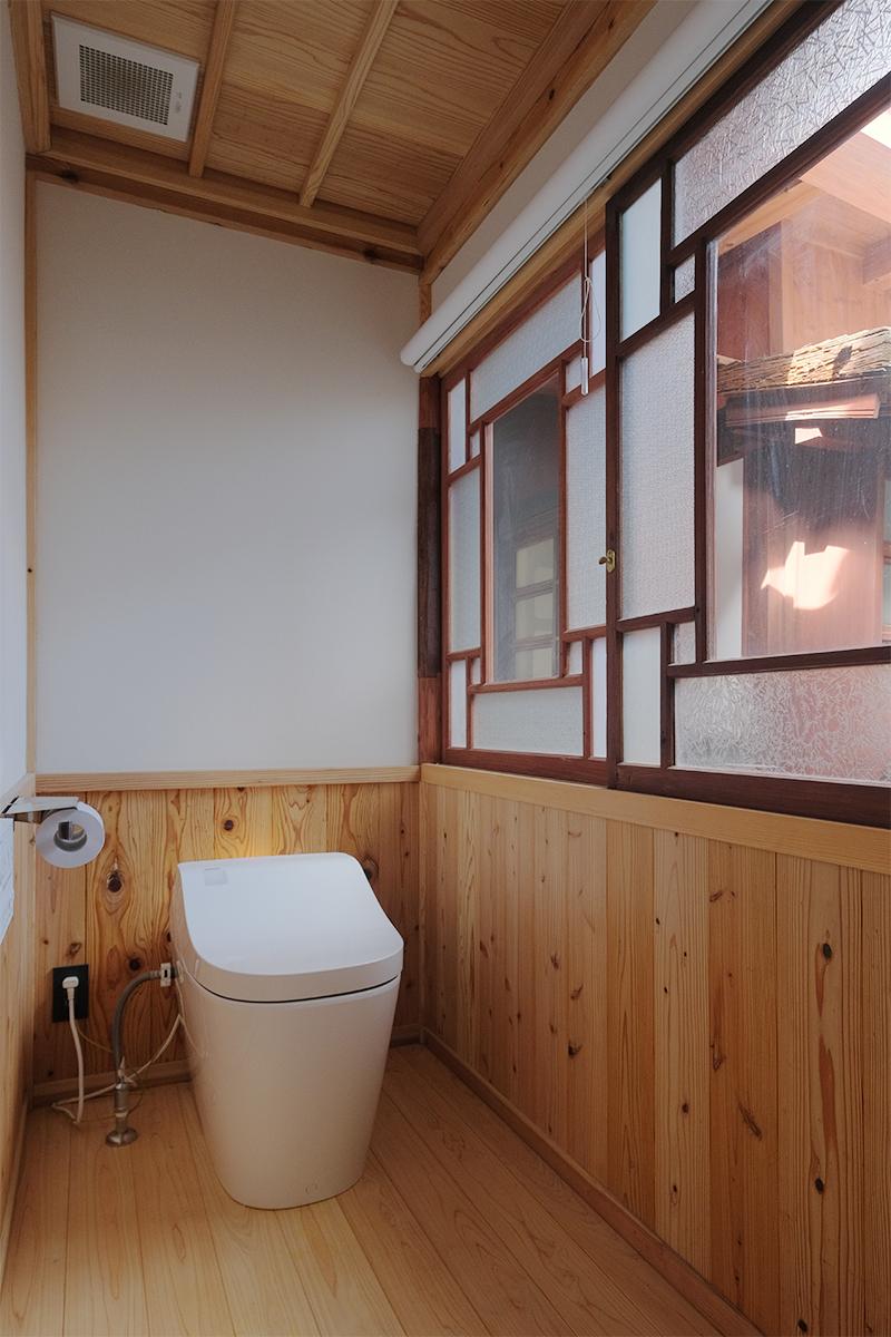 八女市本町の賃貸物件/トイレ。綺麗になってますが、建具は既存のまま。超素敵です。