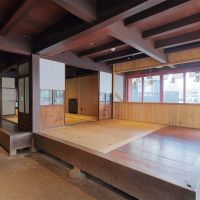 八女市本町の賃貸物件/掃き出し窓はこちら方面にも。角地の恩恵はバッチリです。