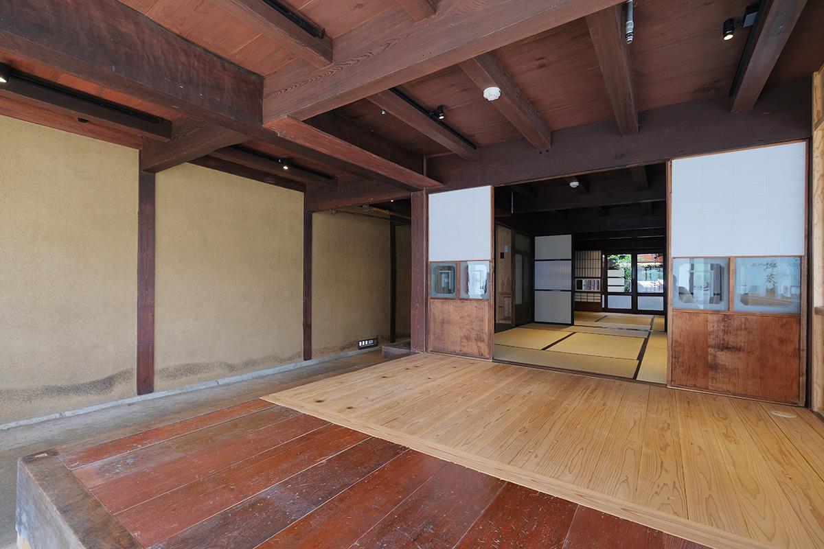 八女市本町の賃貸物件/あえて昔ながらの言葉を使うと手前を「ミセ」と言います。本来、商品を並べたり、商談したりするスペースですね。